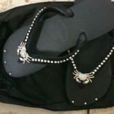 Preto com strass prata e caranguejo