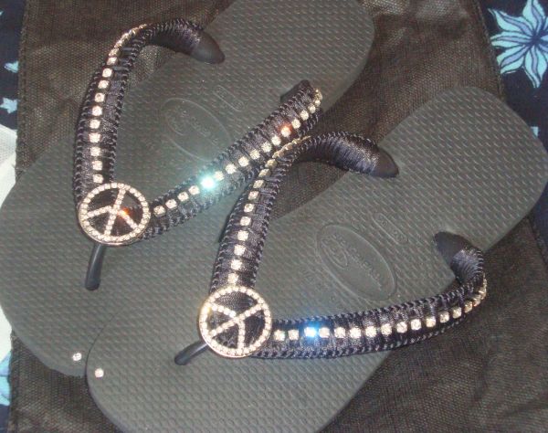 Preto com strass prata e símbolo da paz