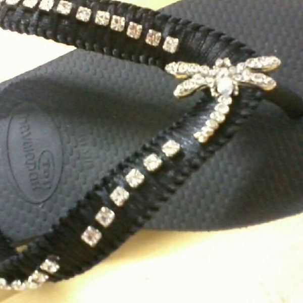 Preto com strass prata e libélula