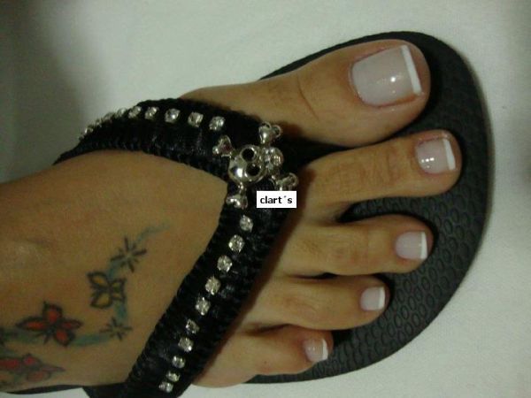 Preta com strass prata e caveira