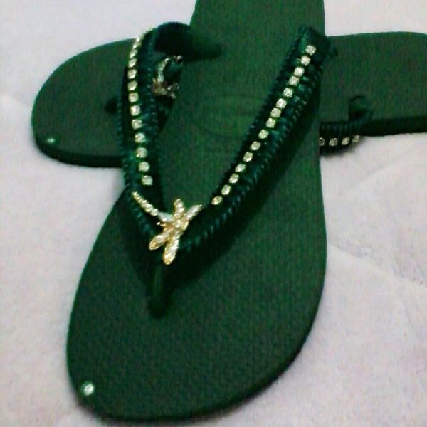 Verde amazônia com strass dourado e libélula