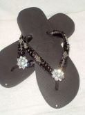 Preto com pedrarias e flor de cristal